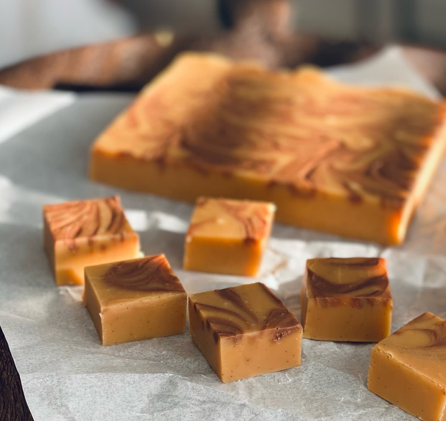 Vaniljfudge med nougatrippel
