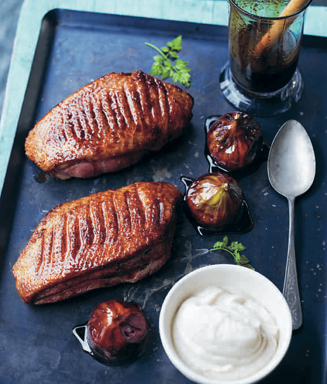 Ankbröst med lakritsglaze och portvinskokta fikon