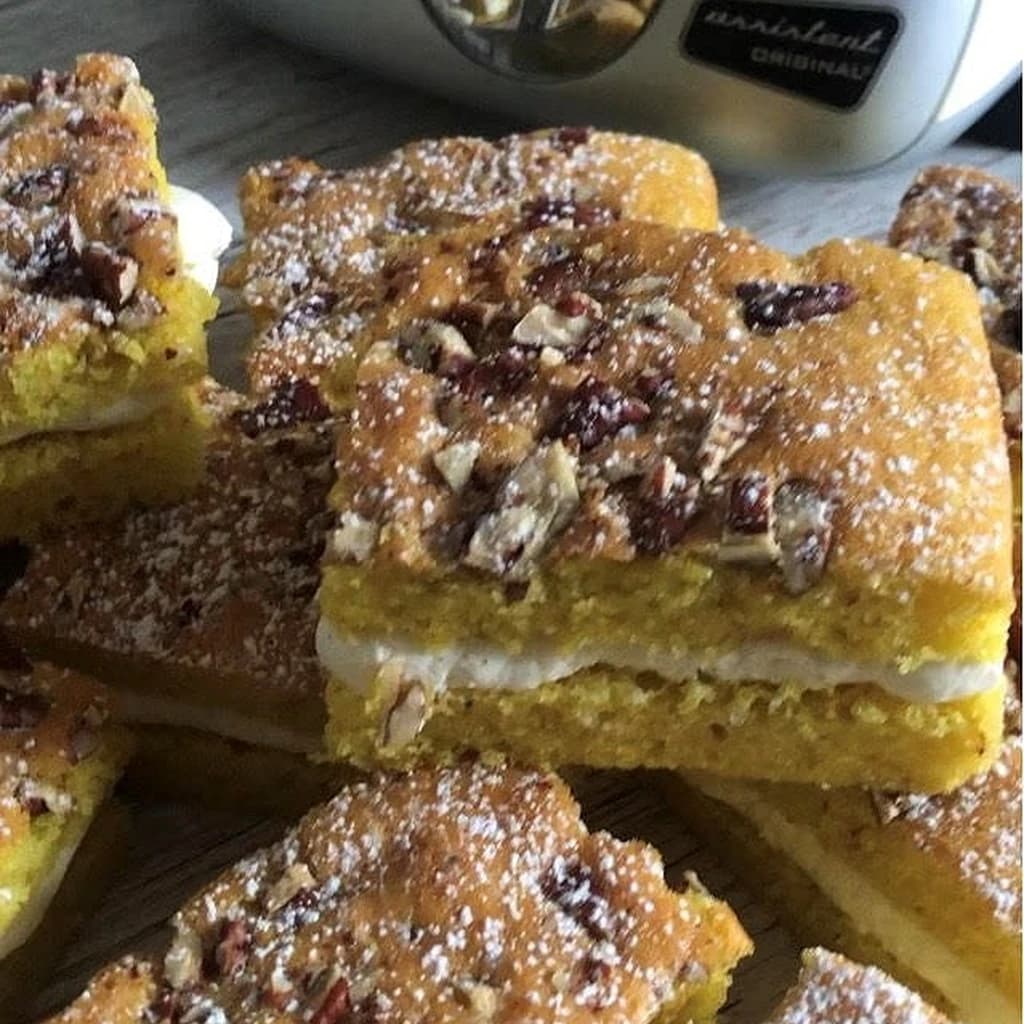 Saffranskaka med pekannötter och mascarponegrädde