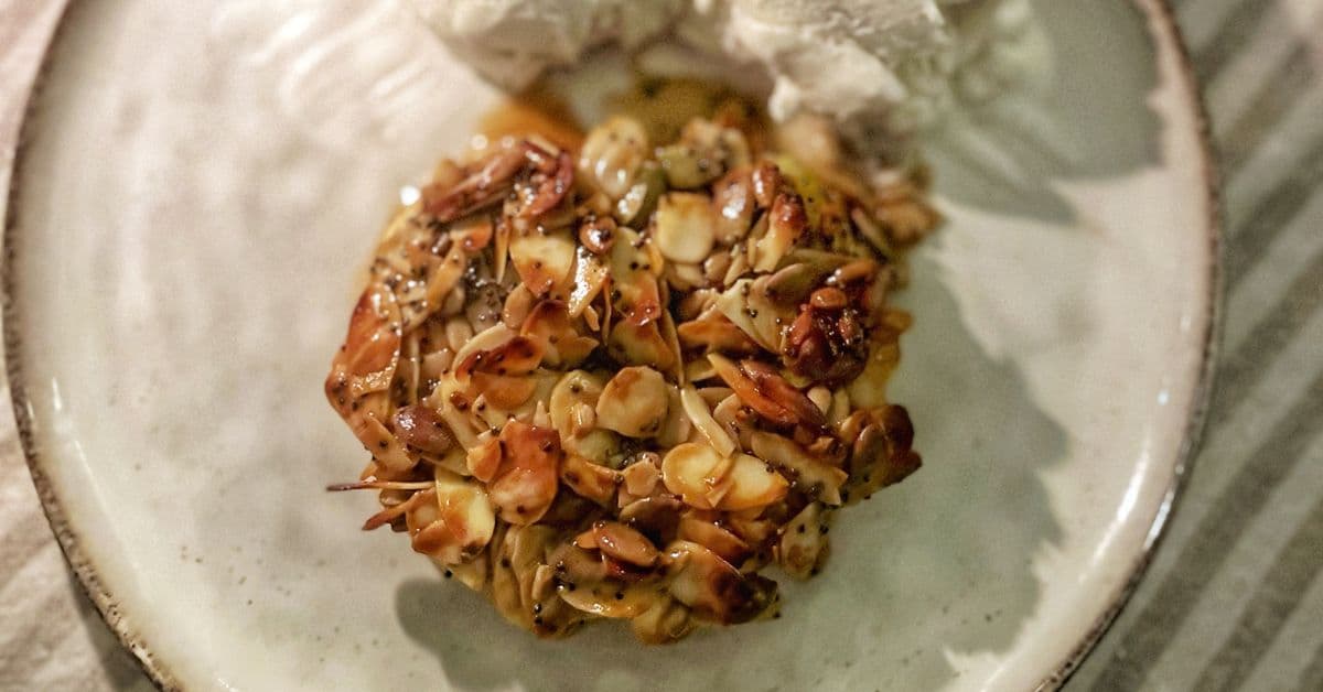 Ananas med knäckig frötosca