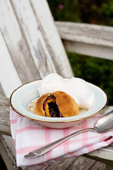 Chokladfyllda mandelinbakade plommon
