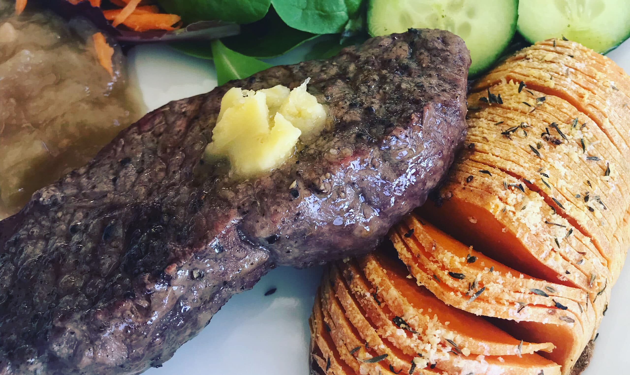 Hasselbackspotatis på sötpotatis