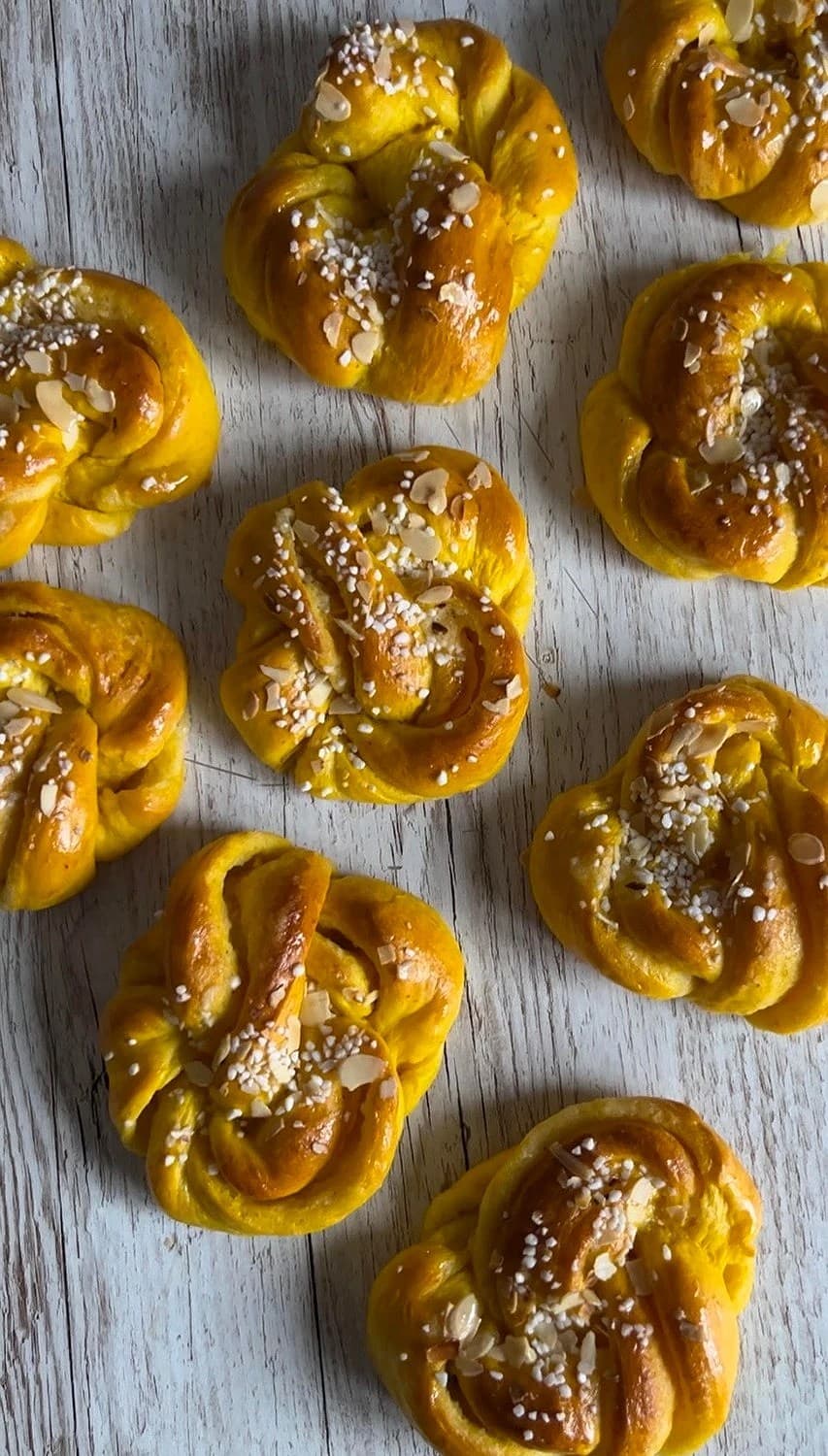 Saffransknutar med smör och vanilj
