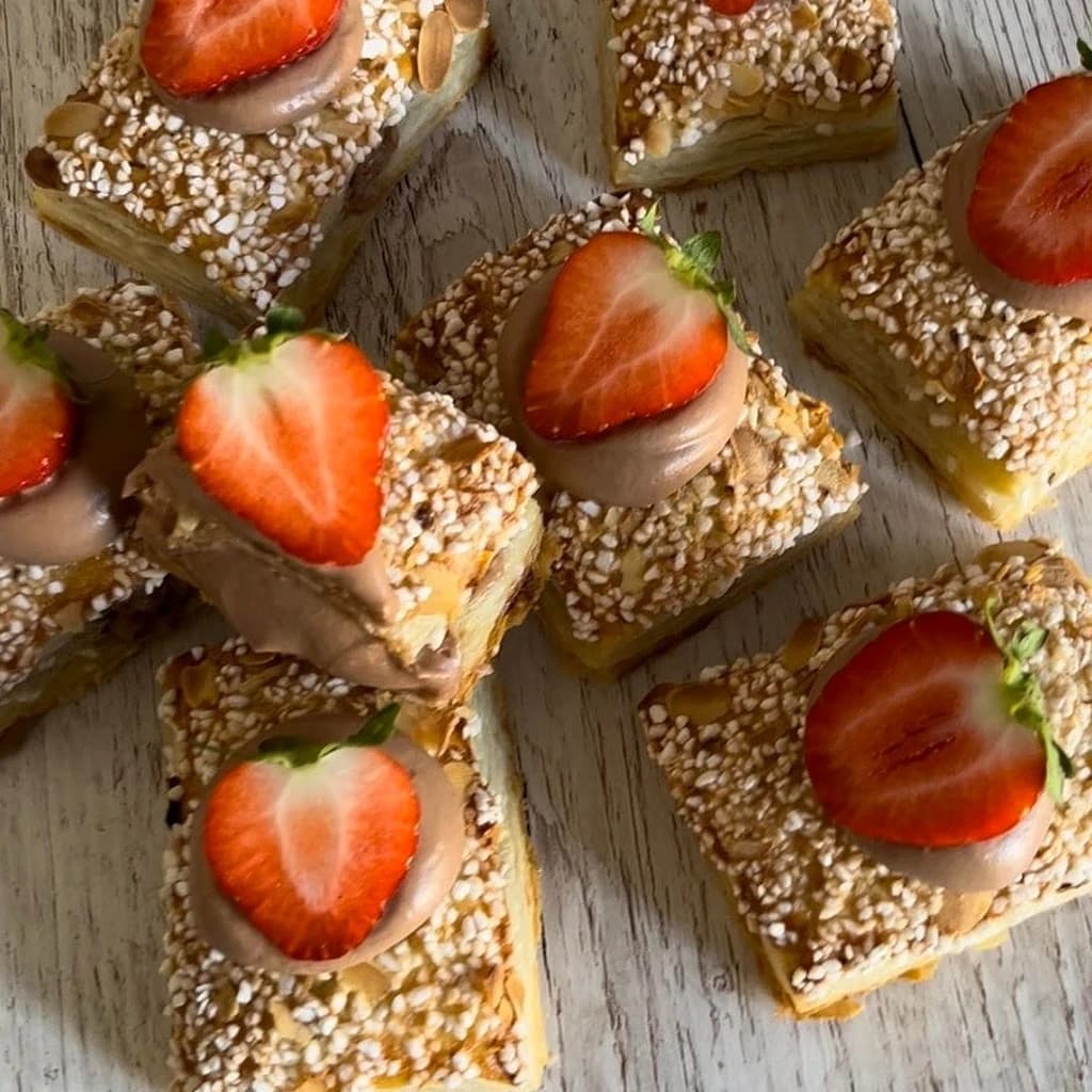 Smördegsbakelser med nutellamousse