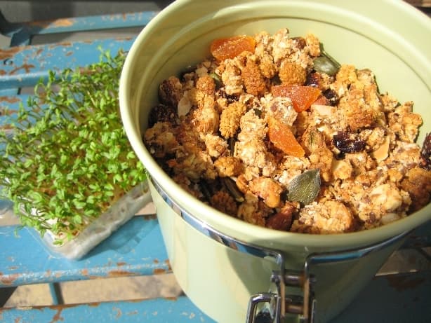 Müsli med kokos, aprikoser och hasselnötter