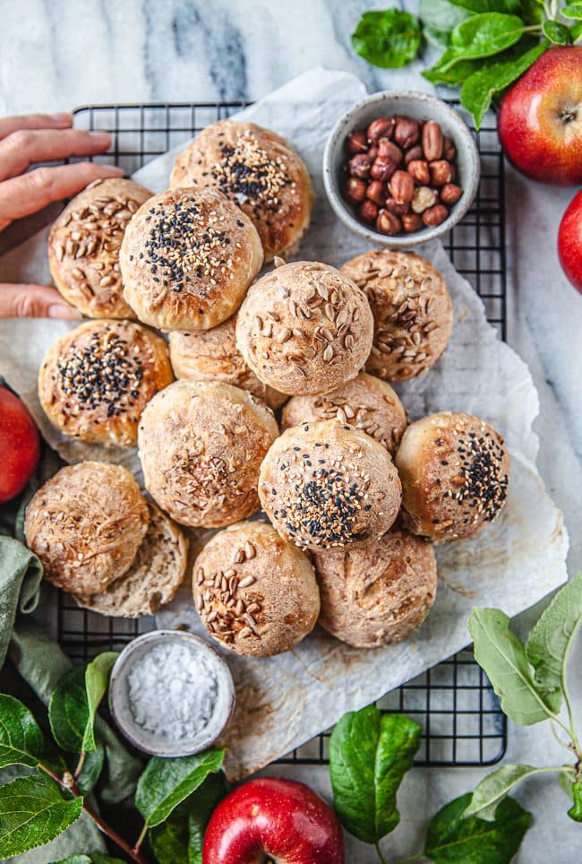 Lättbakade äppelfrallor med dinkelmjöl
