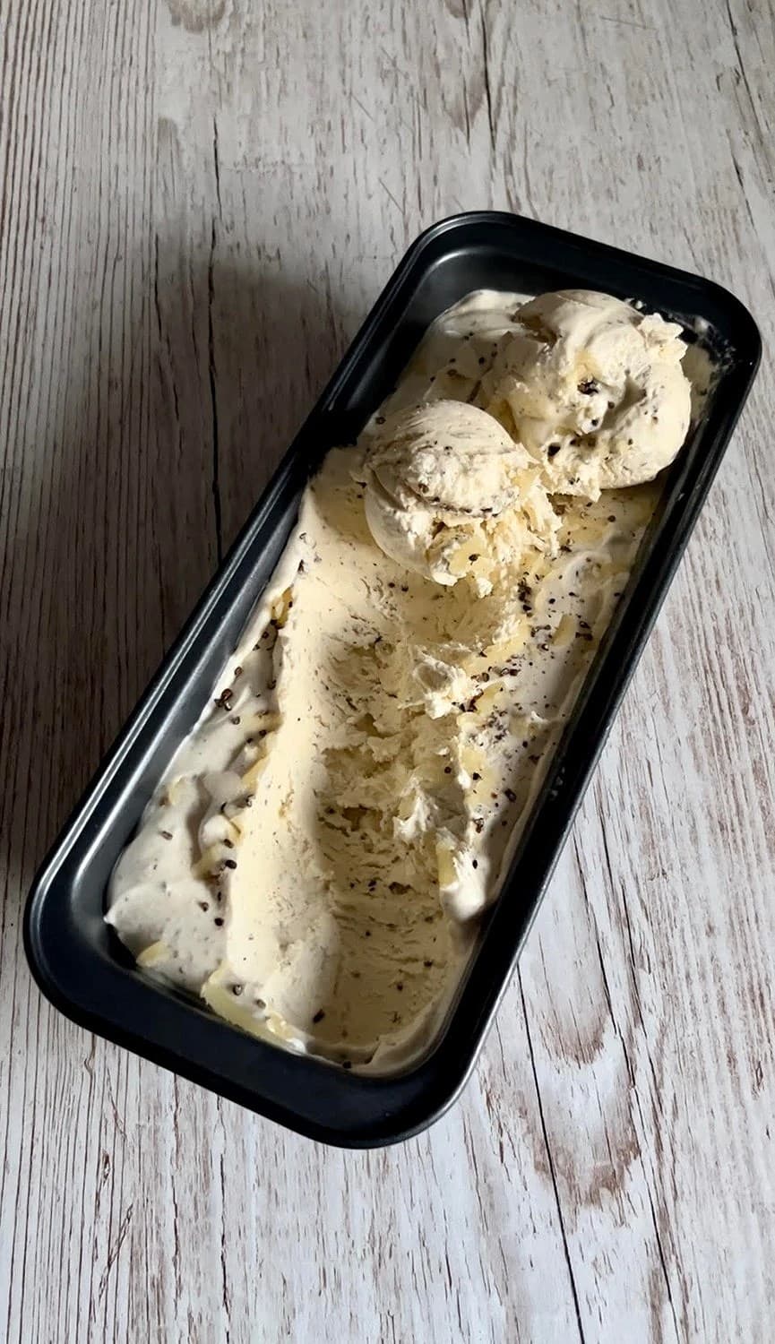 Kardemummaglass med mandelmassa