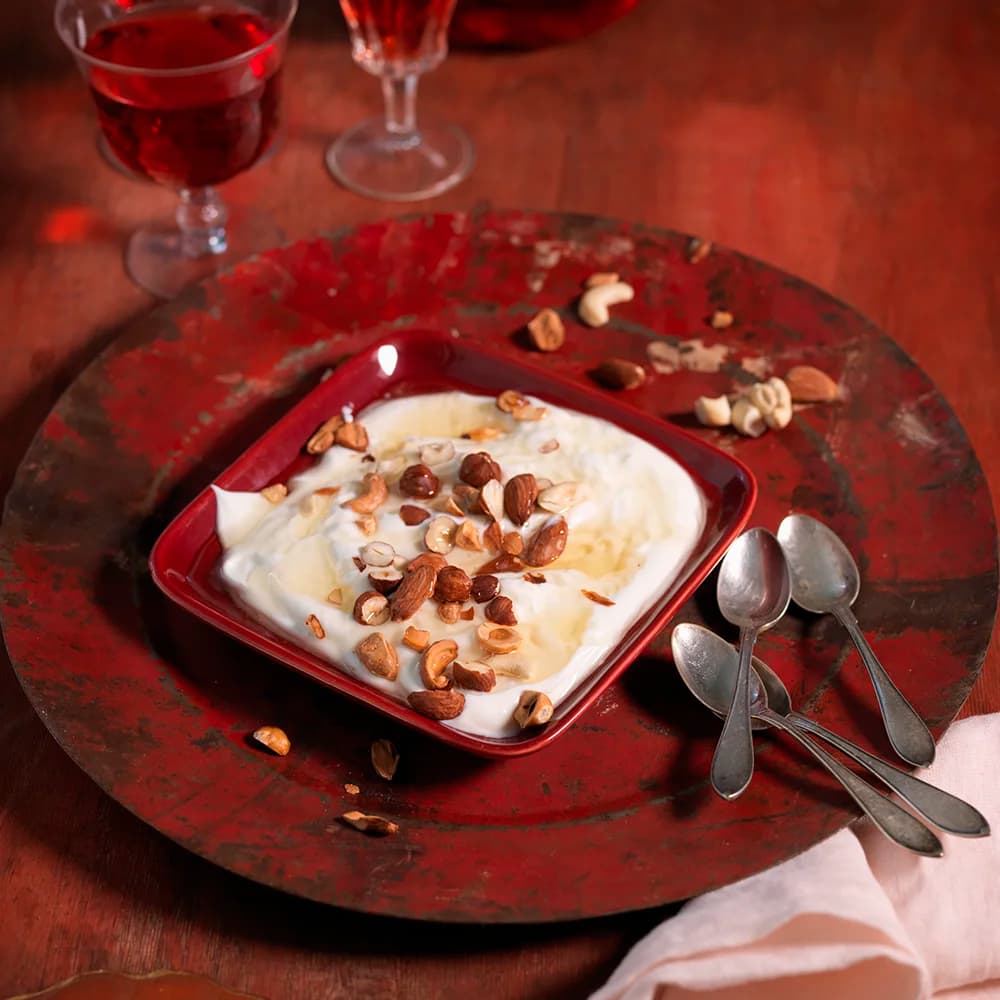 Yoghurt med honung och saltrostade nötter