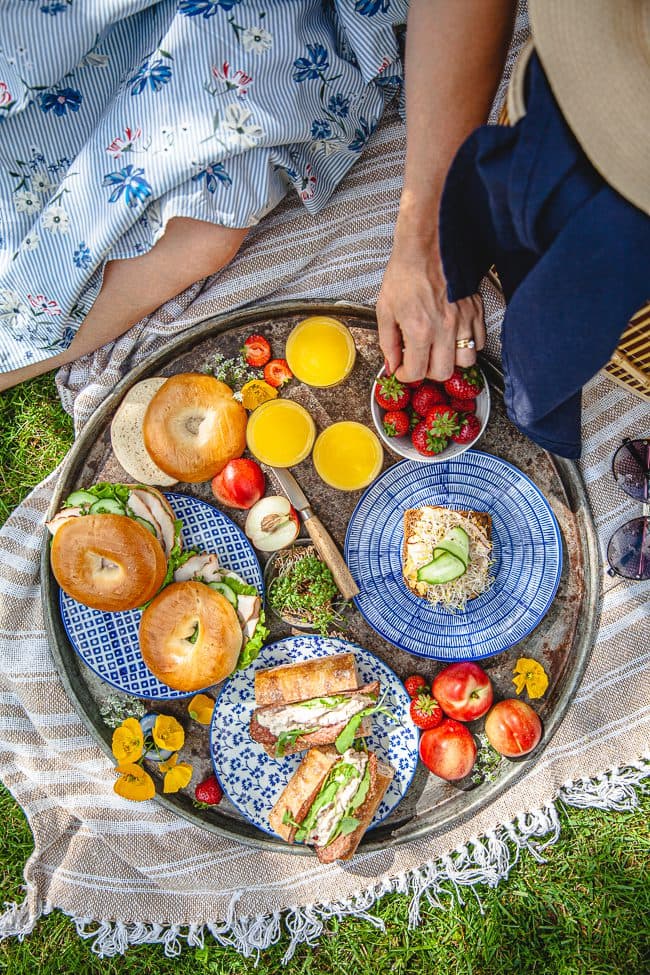 Picknickmackor med skinka och salami