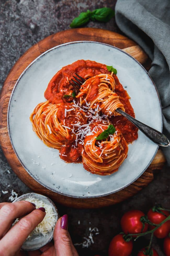 Pastasås med ugnsrostade grönsaker