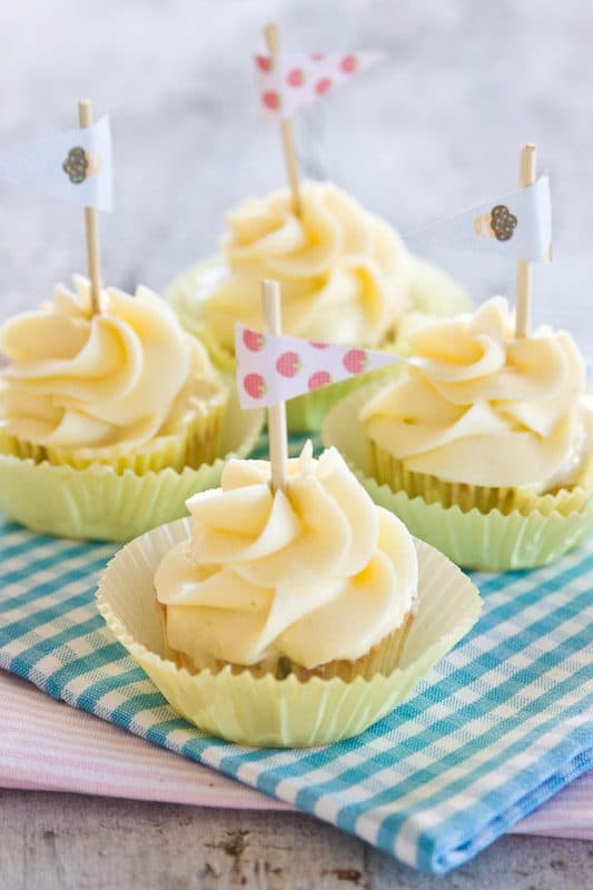 Banan- och chokladcupcakes med vaniljfrosting