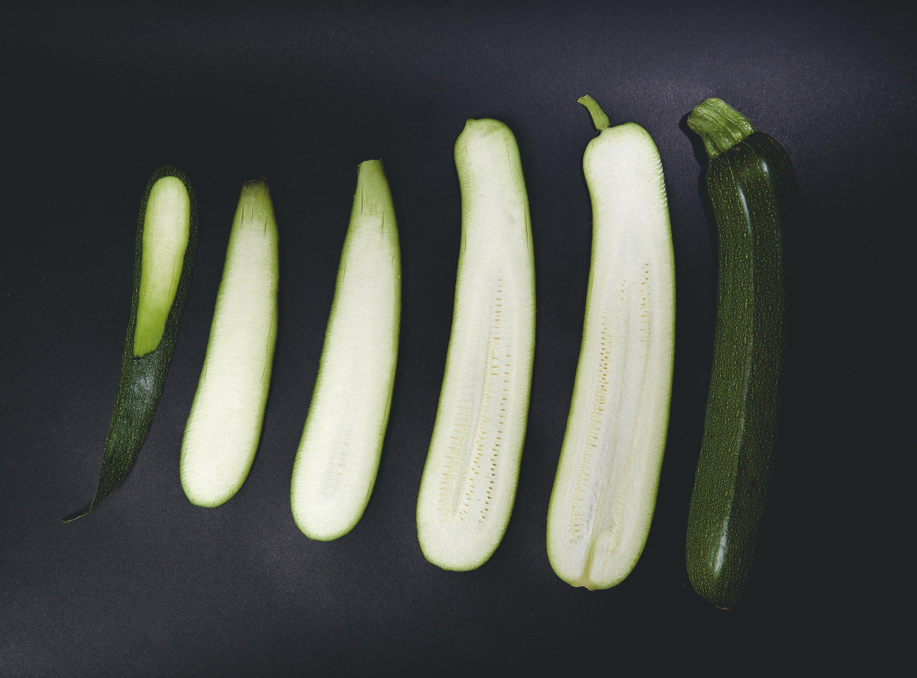 Zucchinispaghetti med kaprisvinägrett