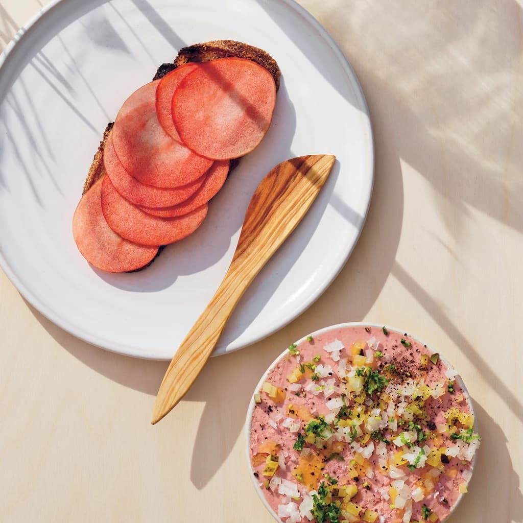 Rågbröd med äpple och leverpastej