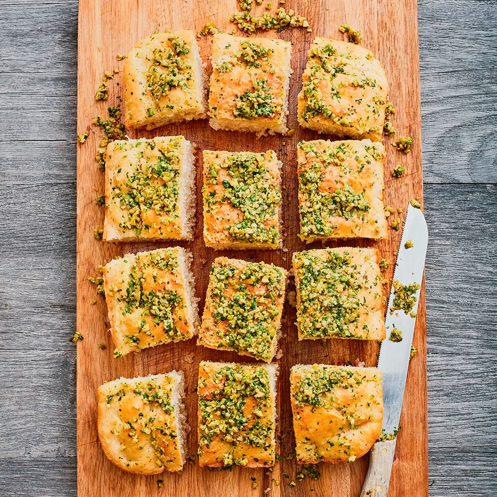 Focaccia med grön tapenade