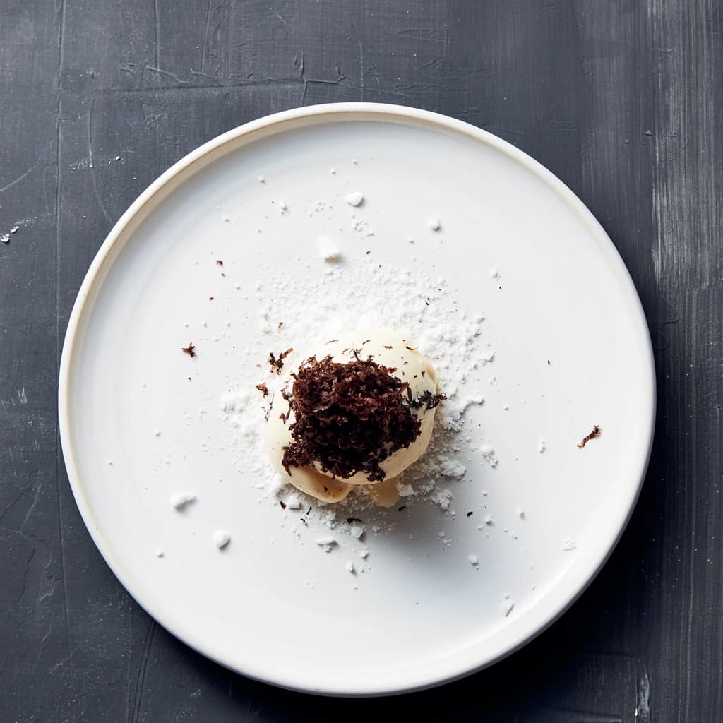 Vaniljglass med maräng och Périgordtryffel