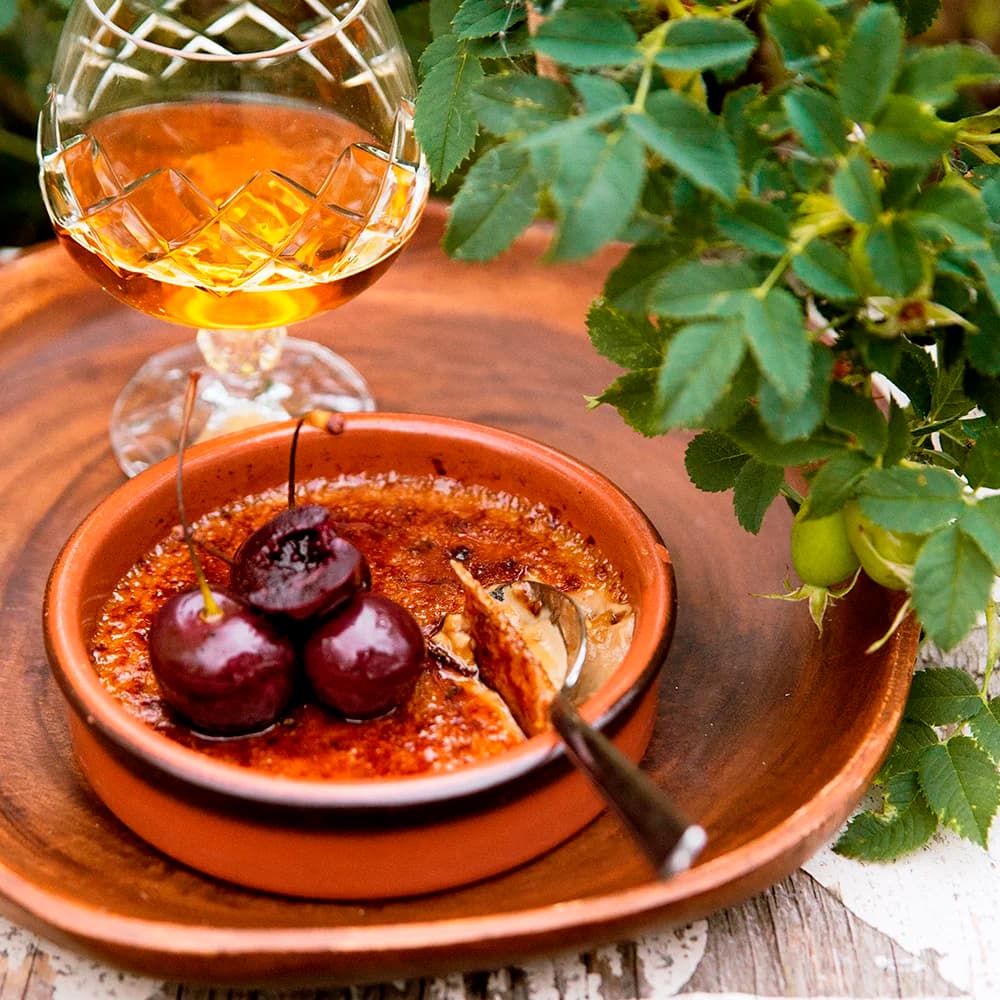 Kaffebrûlée med whiskeykokta körsbär
