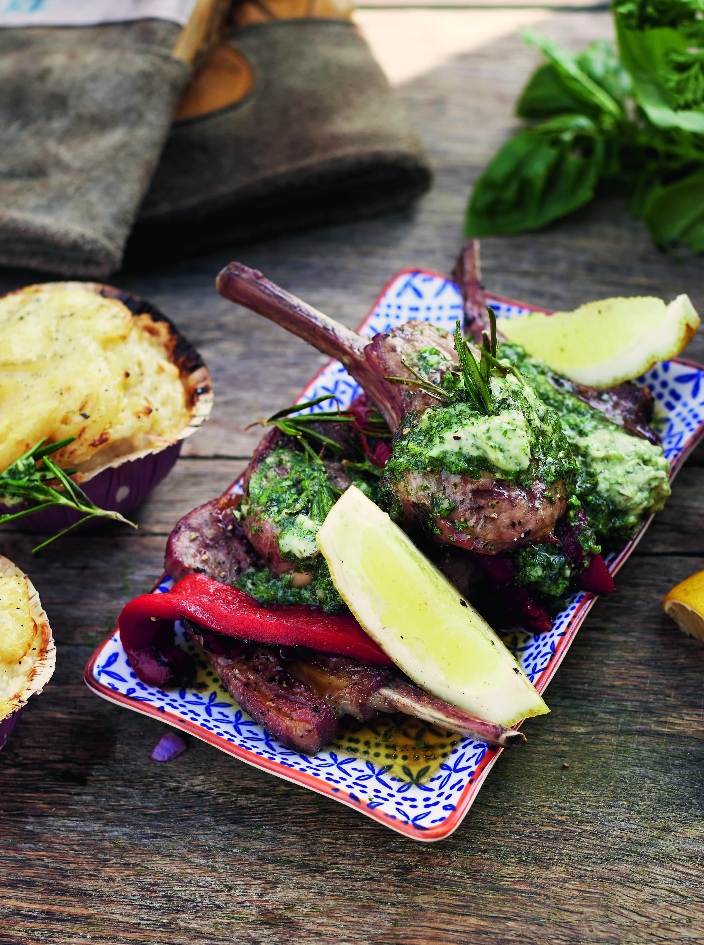 Grillade lammkotletter med potatisgratäng