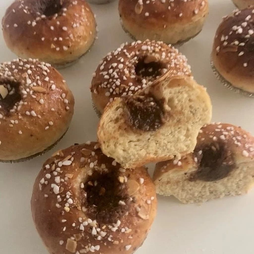 Släta bullar med kanelgömma