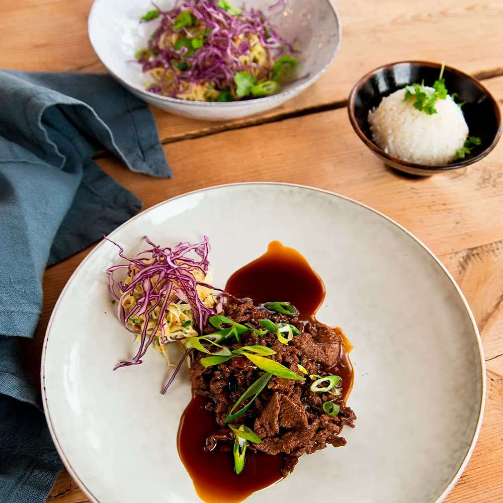 Yakiniku på hjort med asiatisk coleslaw