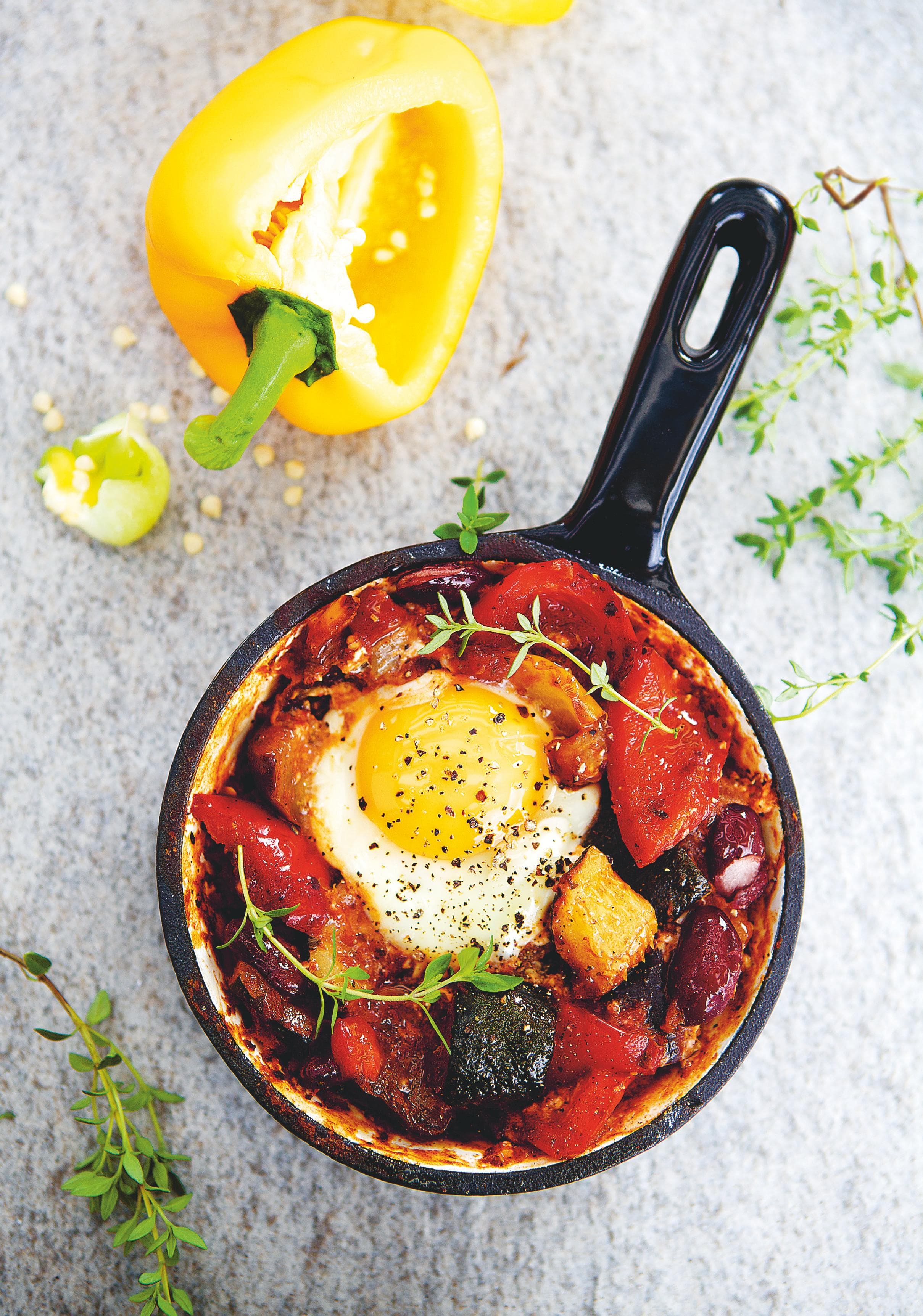 Ratatouille med bönor och gyllene ägg