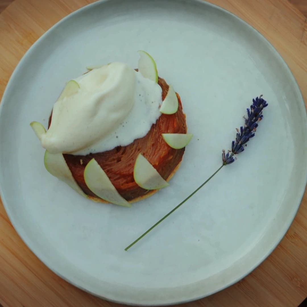 Tarte Tatin med glass på vaniljsås