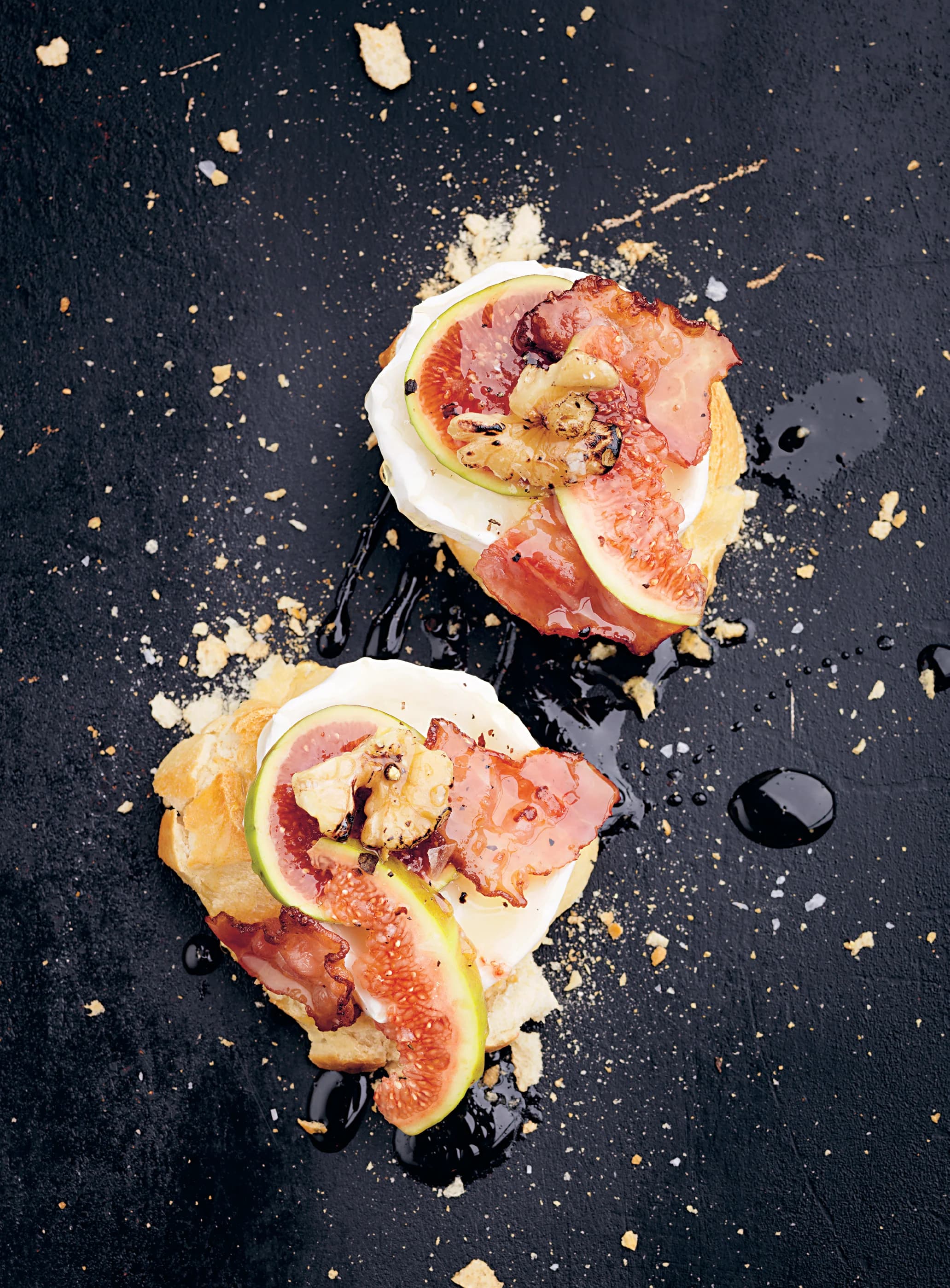 Baguette med fikon, getost, bacon och valnötter