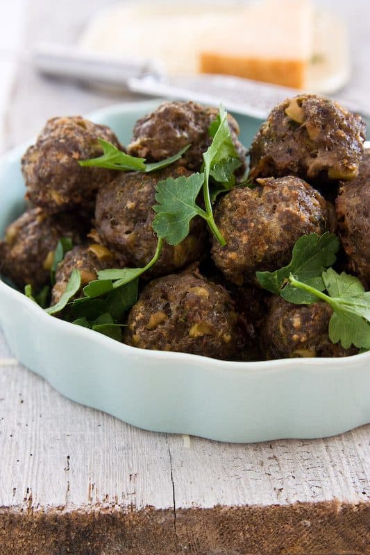 Köttbullar med parmesan och oliver
