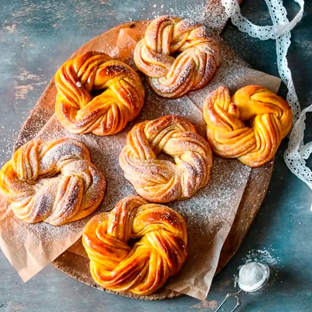 Smöriga saffransbullar med citron