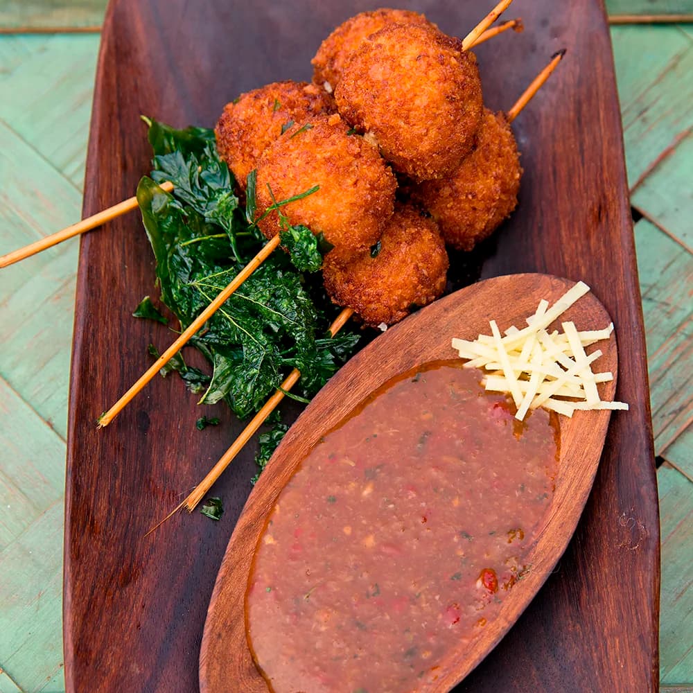 Kycklingkroketter med mangodipp
