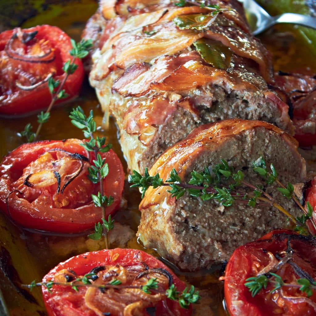 Köttfärslimpa med ugnsstekta tomater