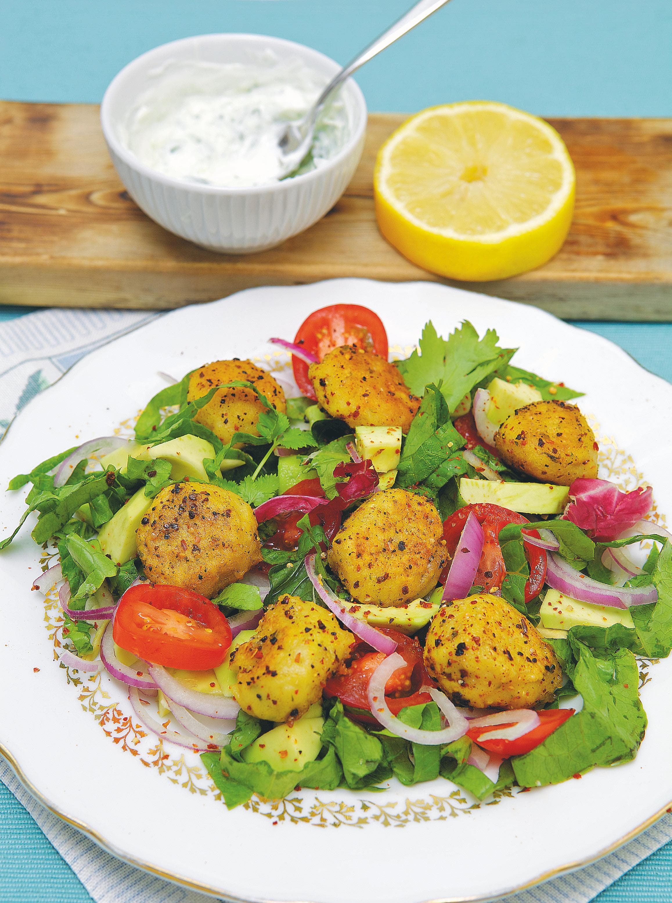 Falafel med sallad och myntatsatsiki