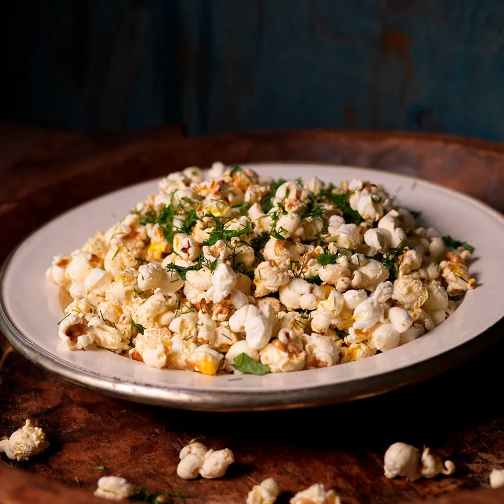 Popcorn med Brynt Smör och Färska Örter