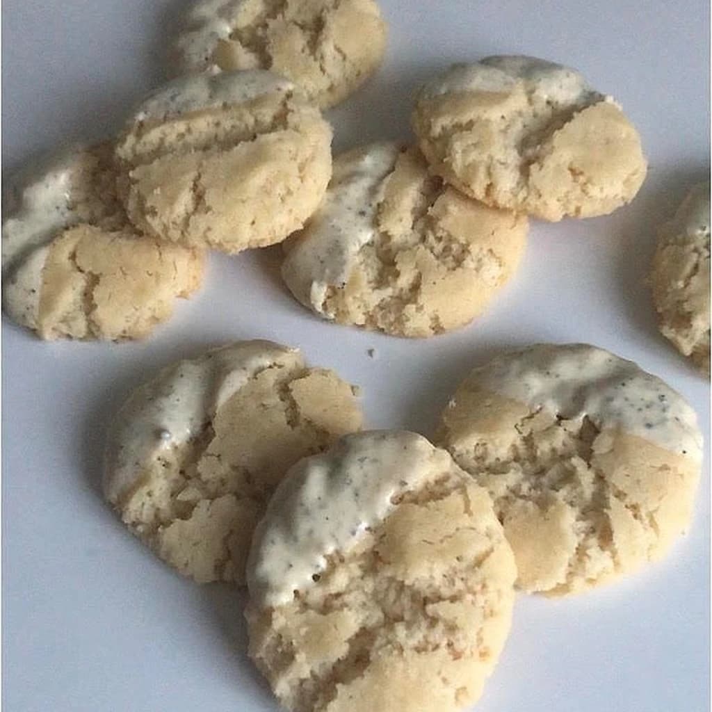 Drömmar doppade i vit choklad med kardemumma