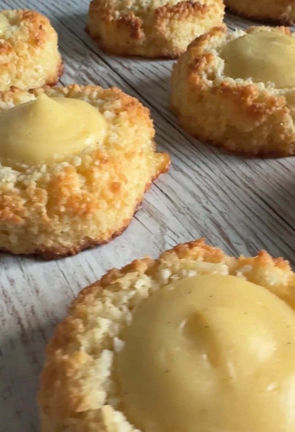 Kokoskakor med vaniljkräm