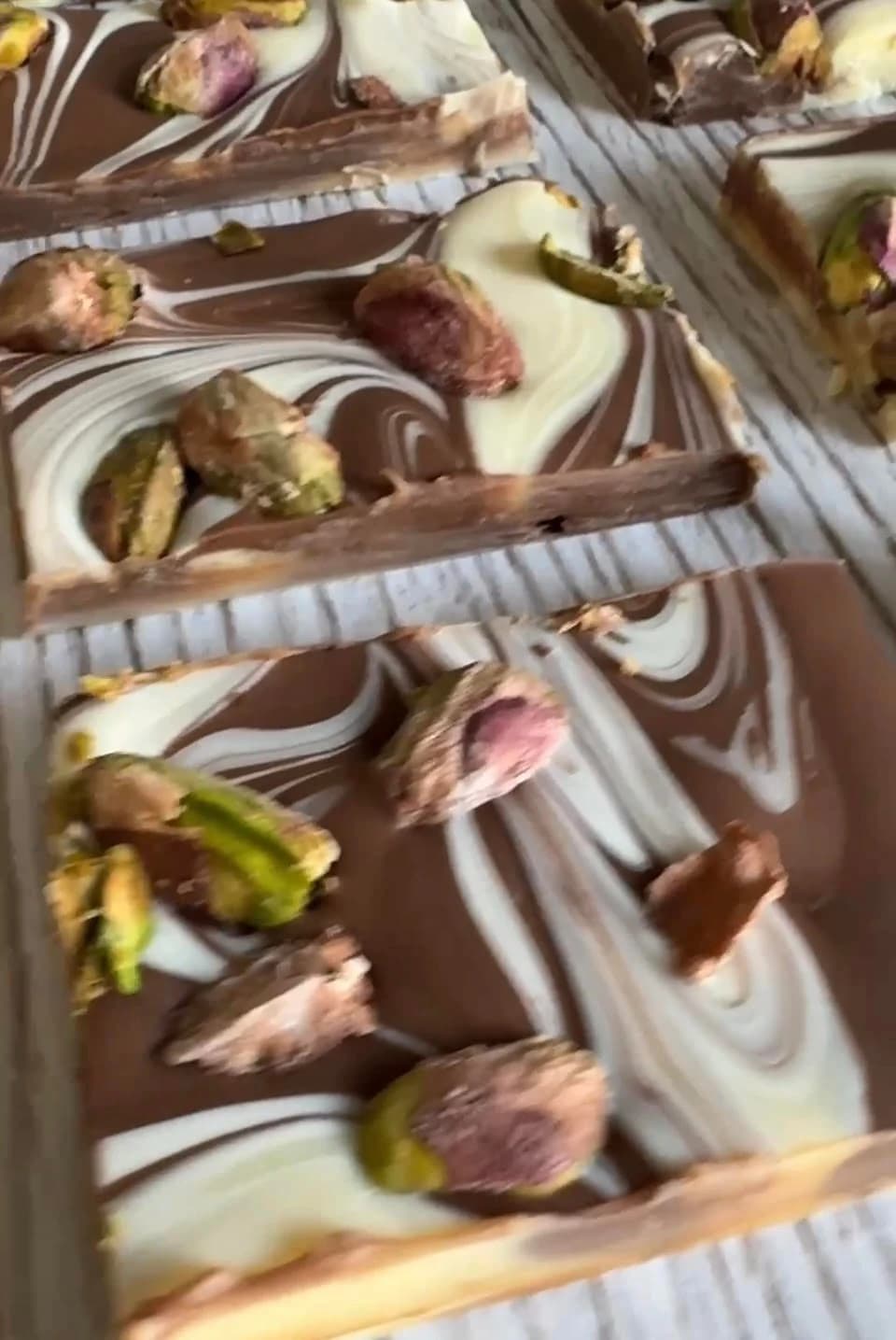 Swirlad choklad med pistachenötter