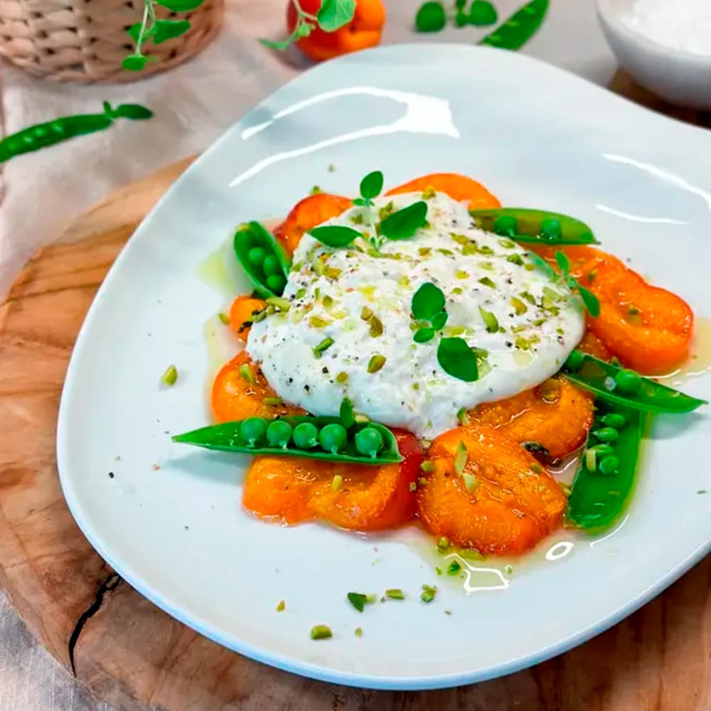 Burrata med ugnsstekta aprikoser