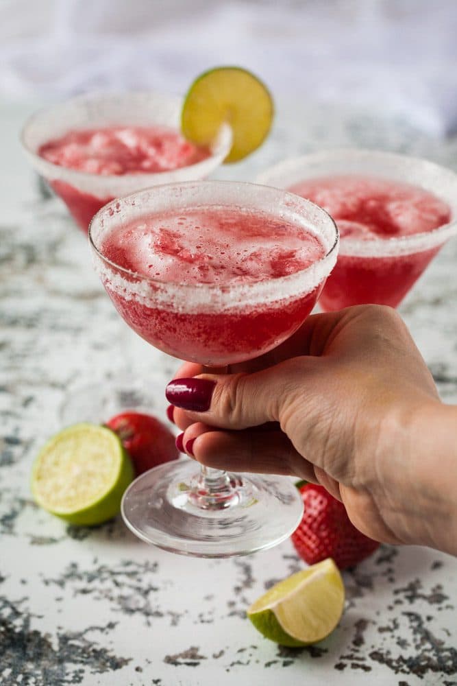Alkoholfri tranbärsdrink med granita