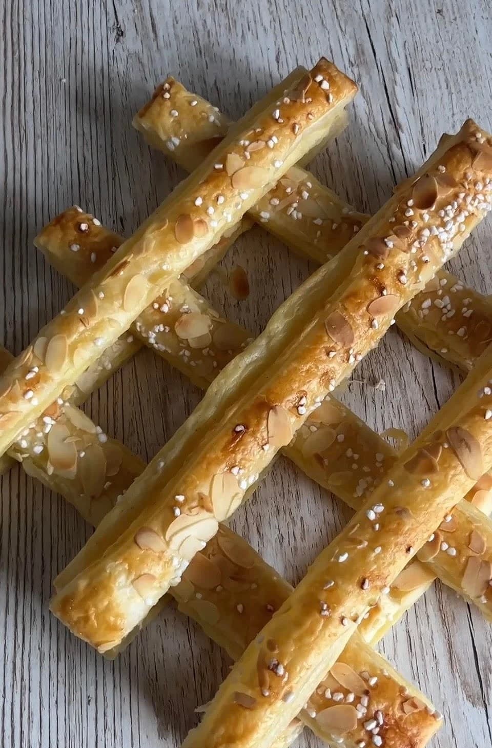 Smördegspinnar med vaniljkräm