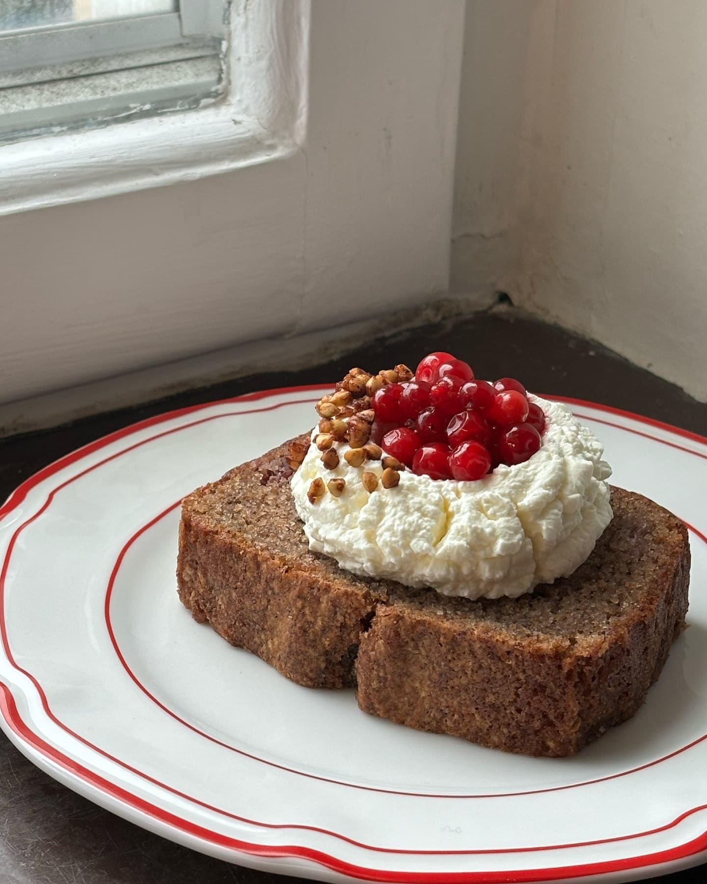 Mjuk pepparkaka med lingon