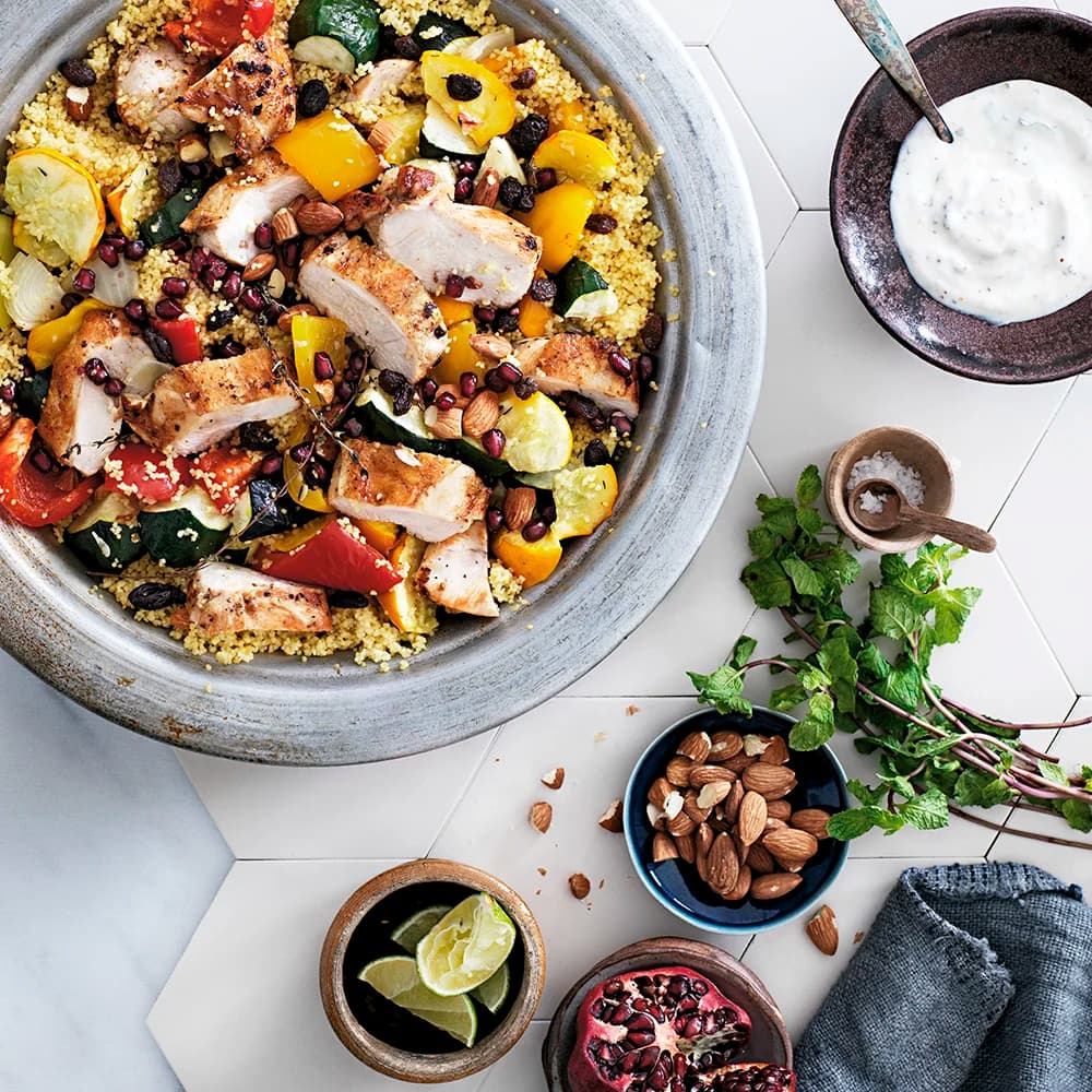 Couscous med ugnsrostade grönsaker, kyckling och myntayoghurt