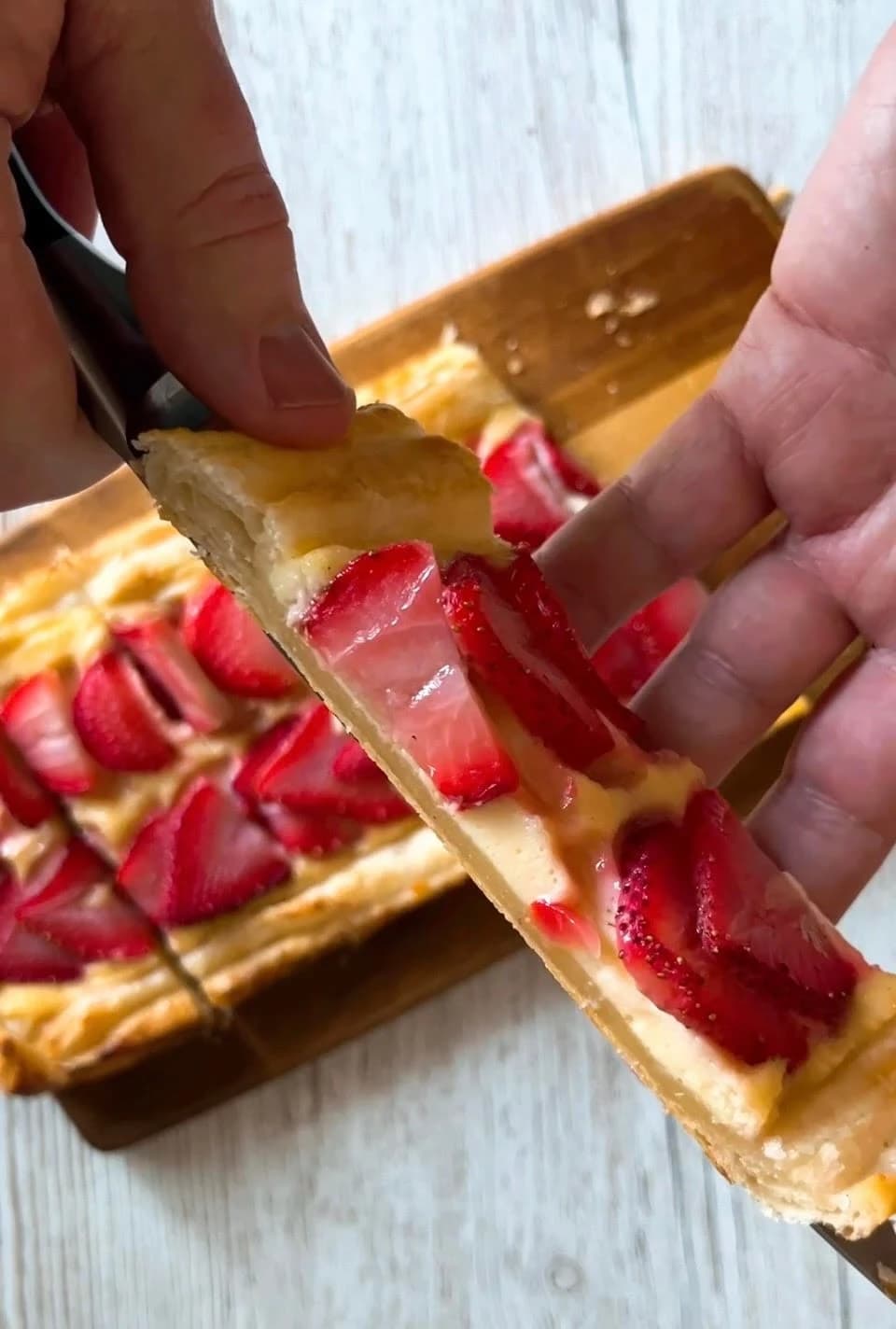 Smördegspaj med vaniljkräm och jordgubbar
