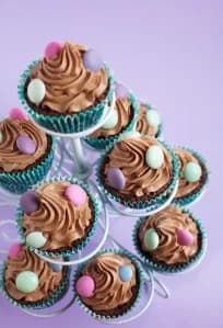 Kladdiga chokladmuffins med After Eight-topping