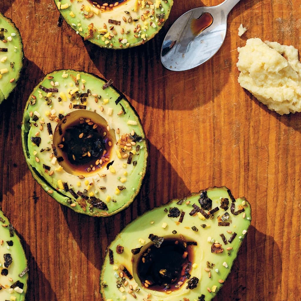 Avokado med soja, ingefära och furikake