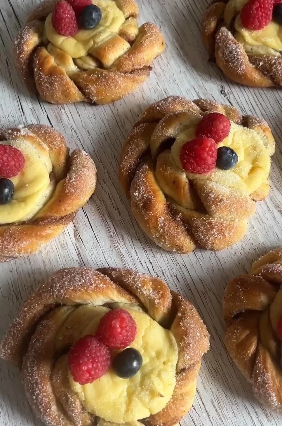 Kanelsnurror med vaniljkräm