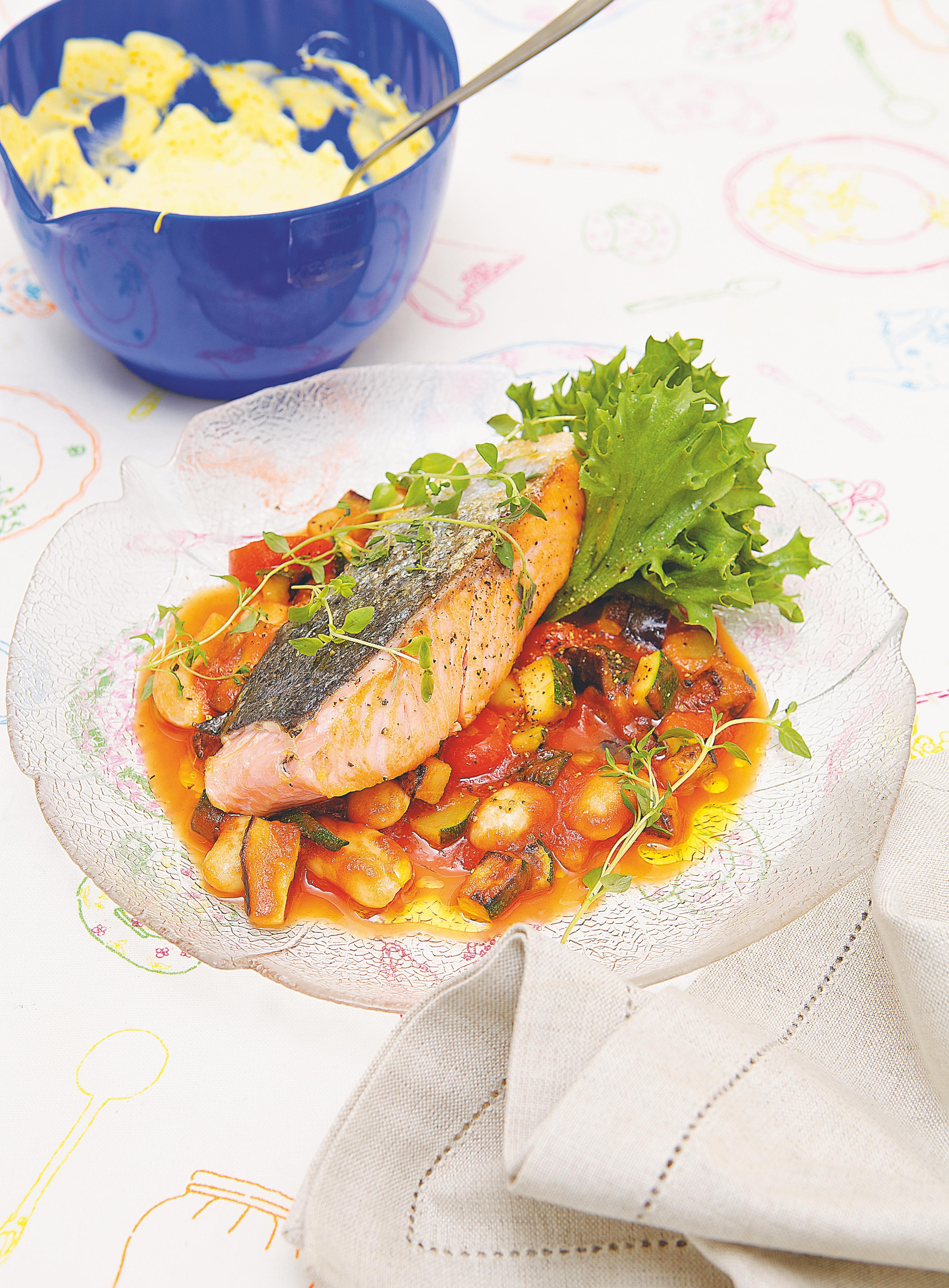 Lax med ratatouille och saffransyoghurt