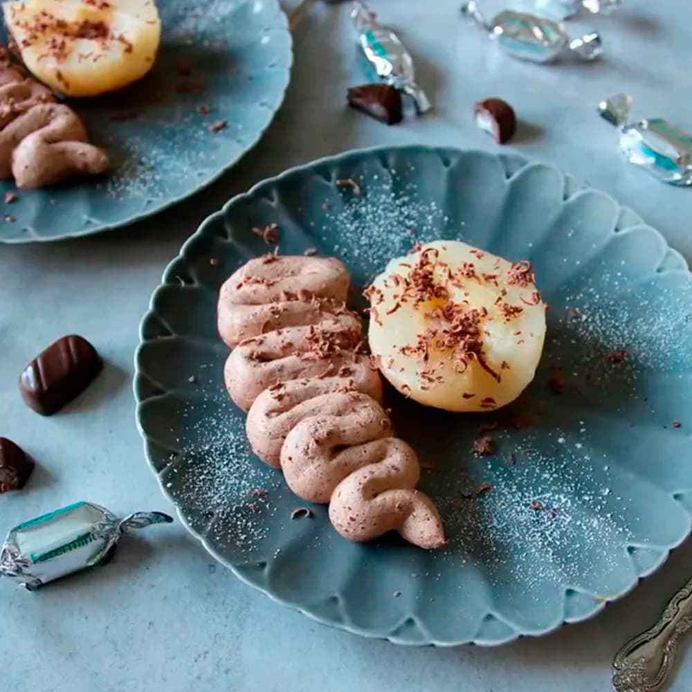 Ugnsbakade päron med Fazer mintchokladmousse