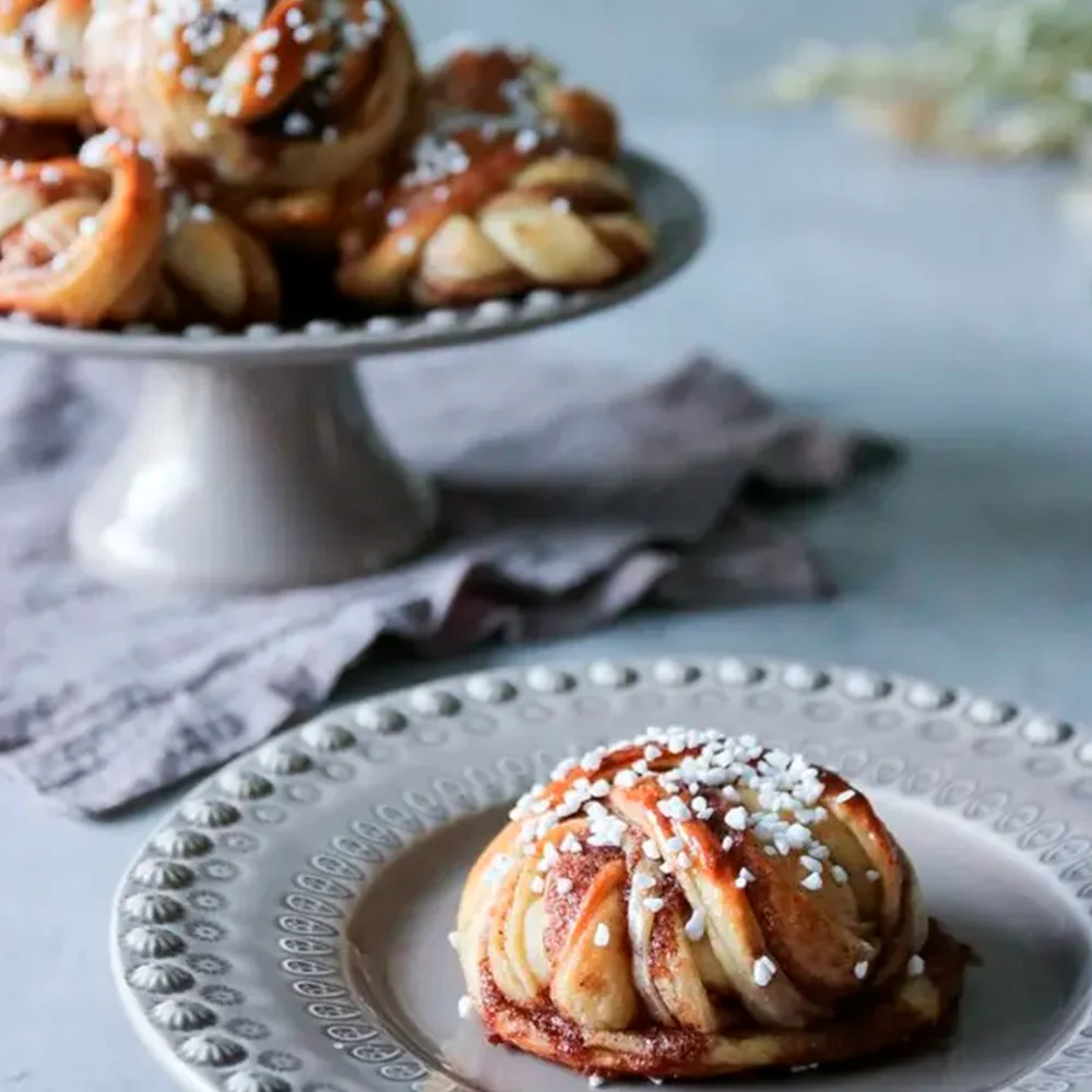 Saftiga knådfria kanelbullar