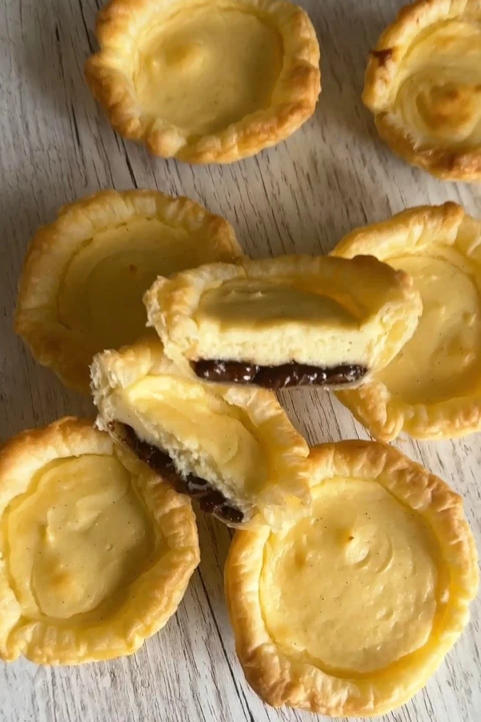 Smördegscups med vaniljkräm och nutella