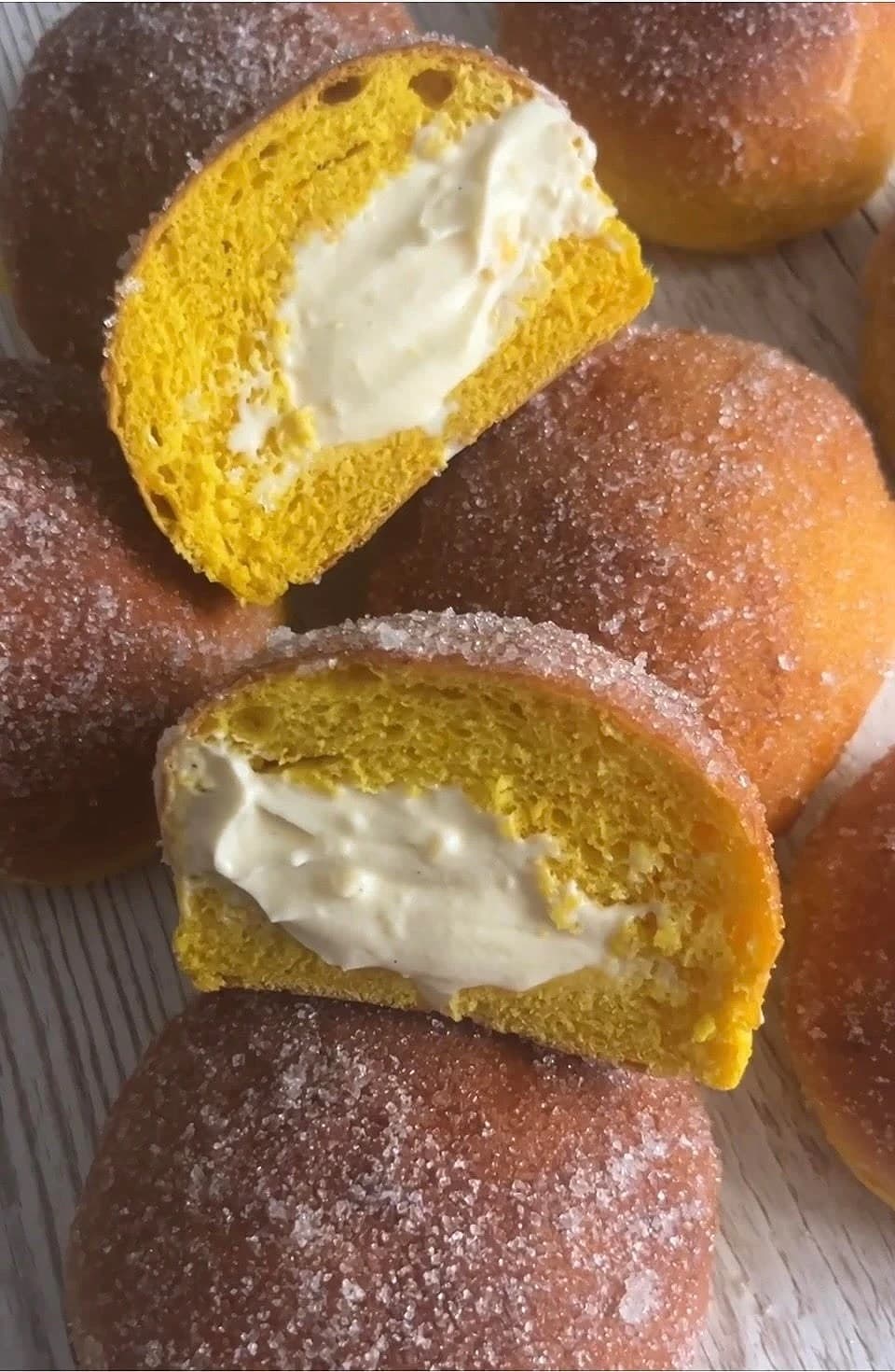 Saffransbullar med glasskräm