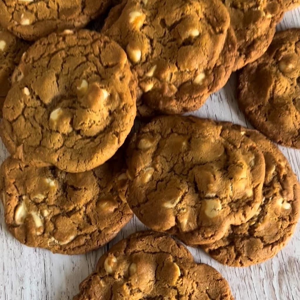 Cookies med vit choklad och macadamianötter